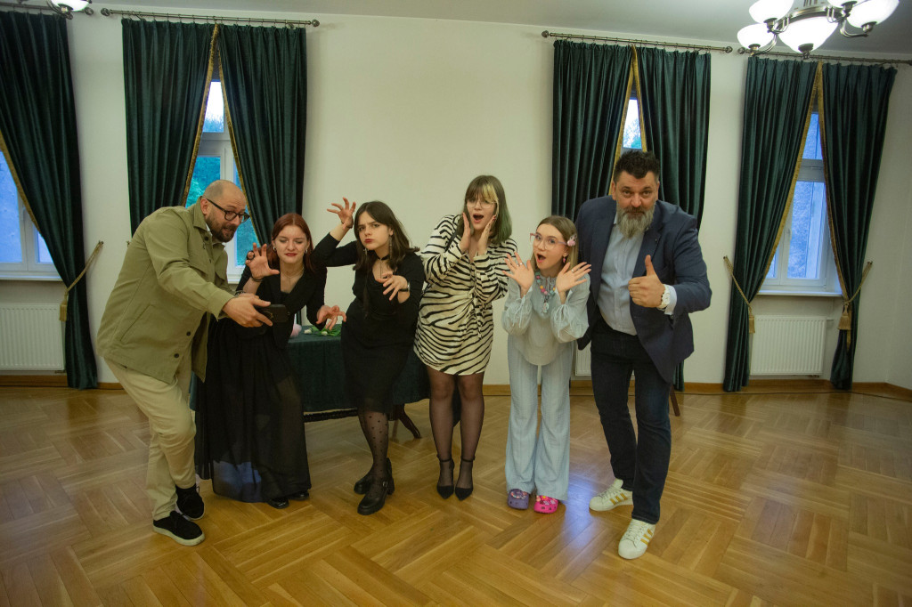 Tarnowskie Góry. Wystawa absolwentów Plastyka