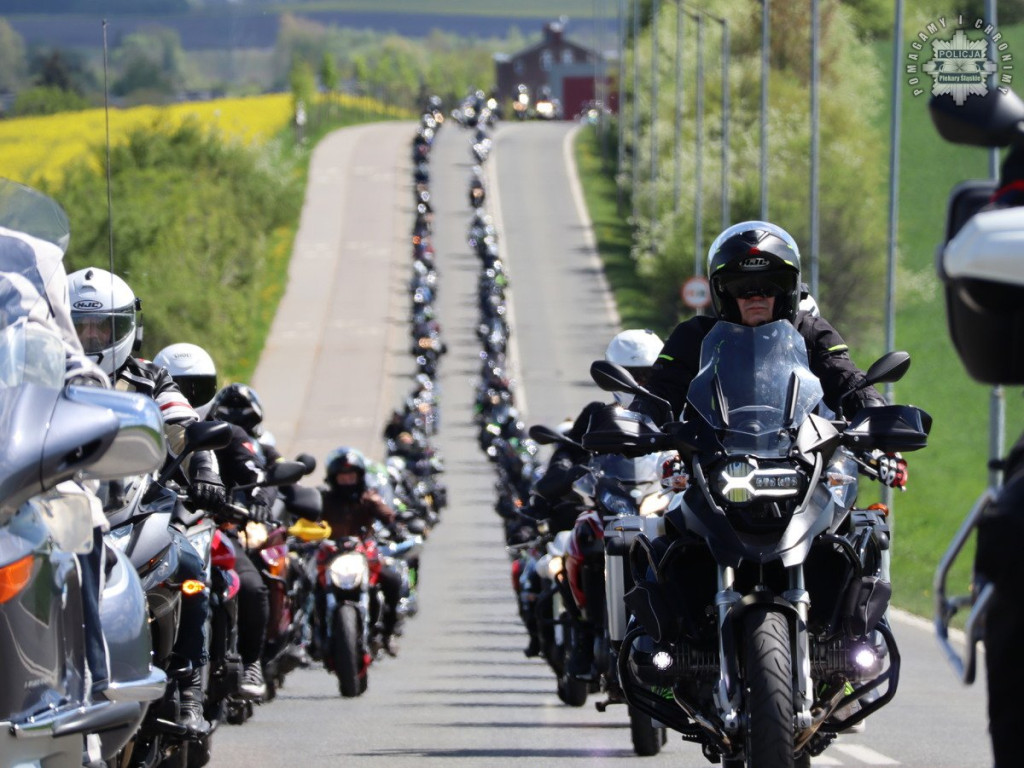 Parada motocykli na ulicach miasta