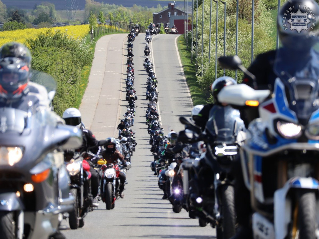 Parada motocykli na ulicach miasta