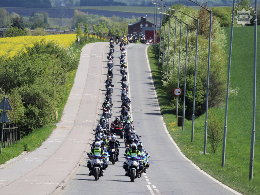 Parada motocykli na ulicach miasta