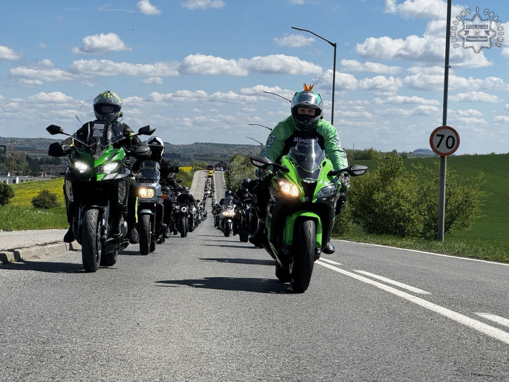 Parada motocykli na ulicach miasta