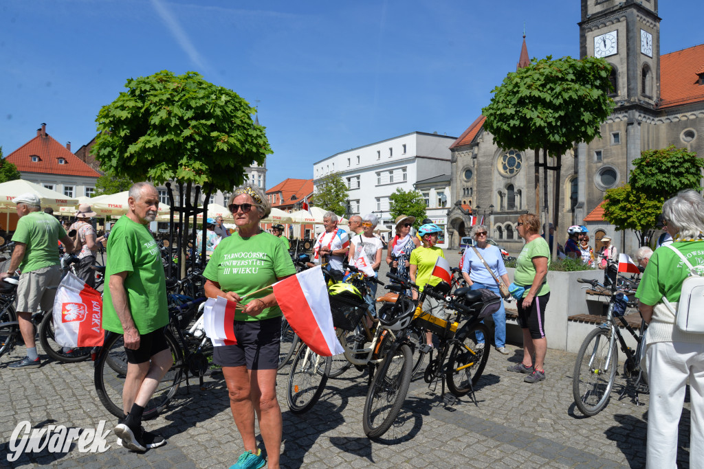 Tarnowskie Góry. Dzień Flagi na rynku
