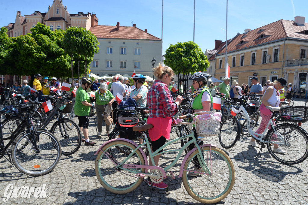 Tarnowskie Góry. Dzień Flagi na rynku