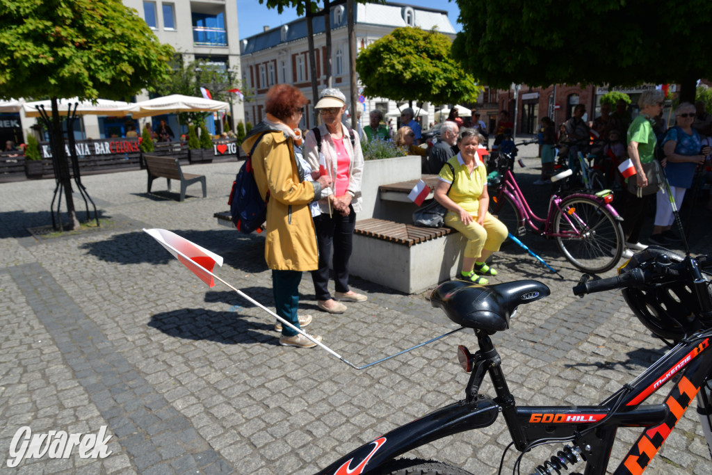 Tarnowskie Góry. Dzień Flagi na rynku