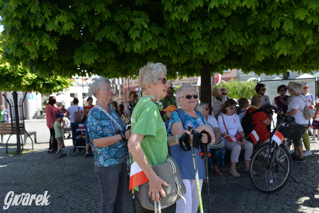Tarnowskie Góry. Dzień Flagi na rynku
