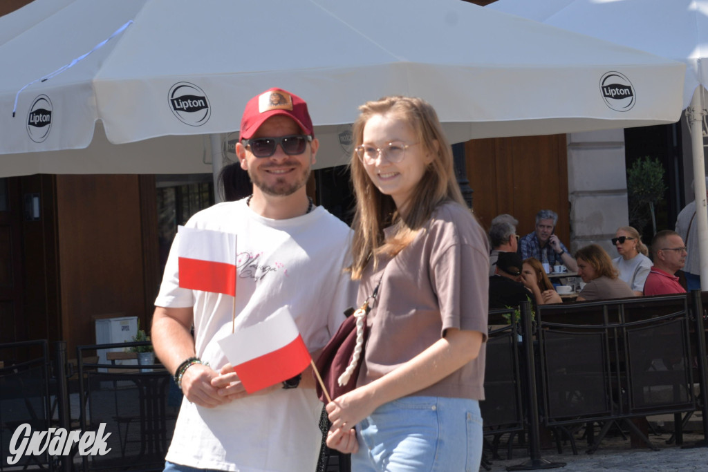 Tarnowskie Góry. Dzień Flagi na rynku