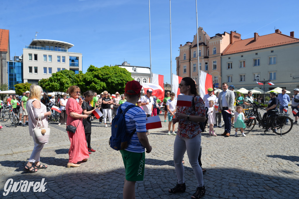 Tarnowskie Góry. Dzień Flagi na rynku