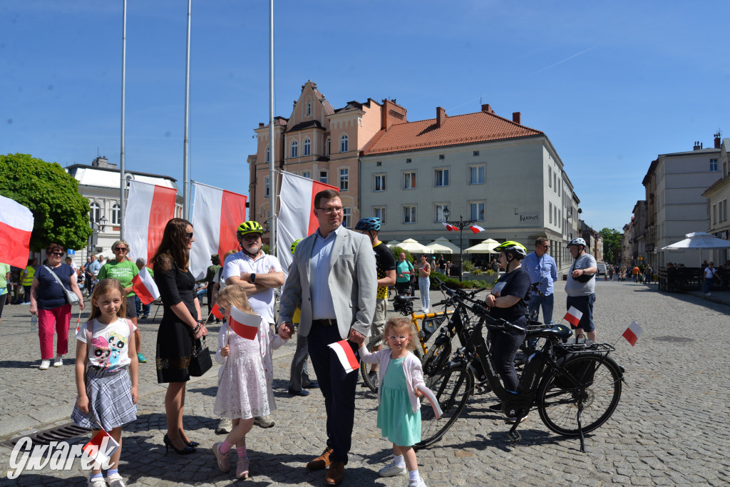 Tarnowskie Góry. Dzień Flagi na rynku
