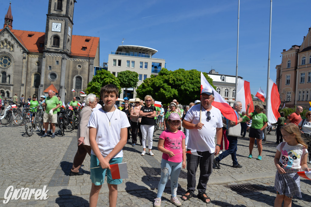 Tarnowskie Góry. Dzień Flagi na rynku