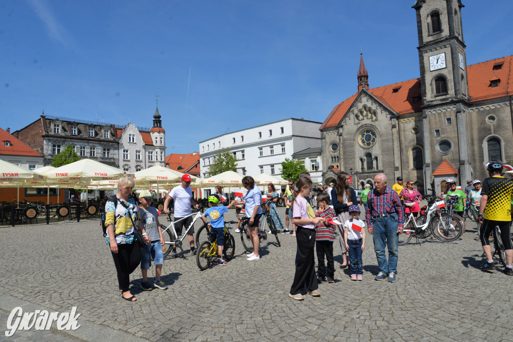 Tarnowskie Góry. Dzień Flagi na rynku