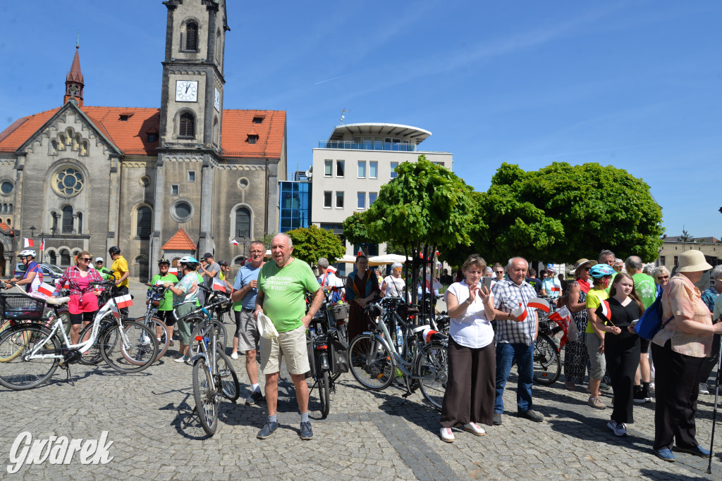 Tarnowskie Góry. Dzień Flagi na rynku