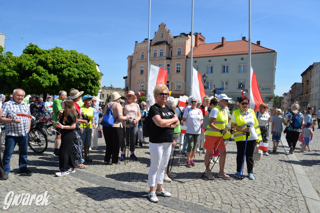 Tarnowskie Góry. Dzień Flagi na rynku