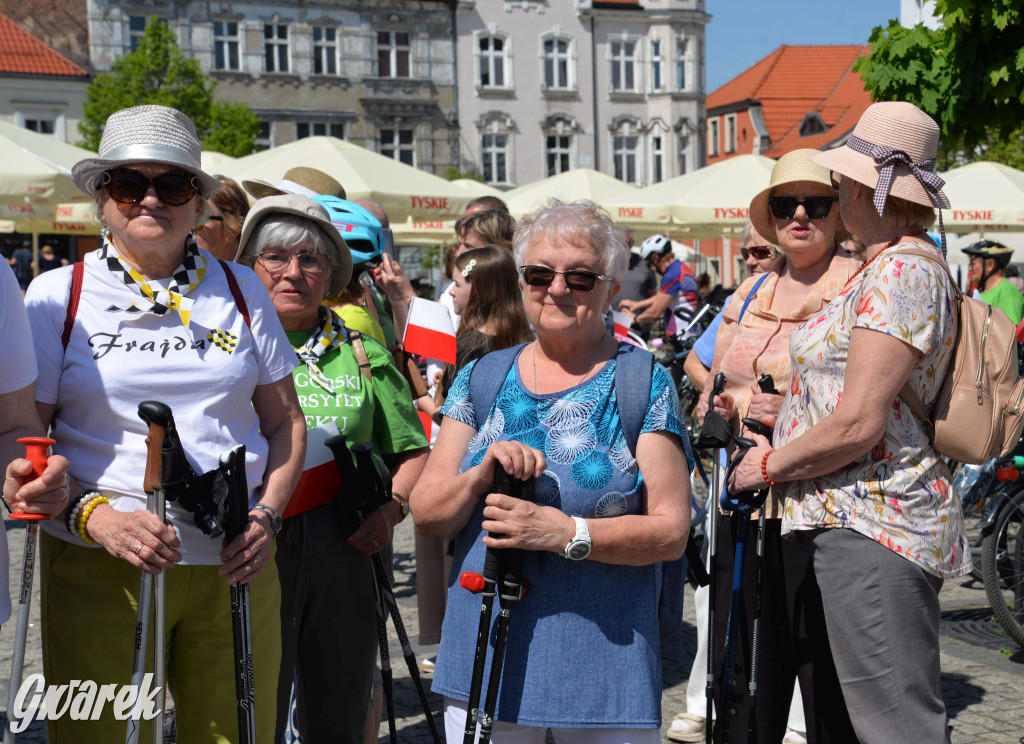 Tarnowskie Góry. Dzień Flagi na rynku