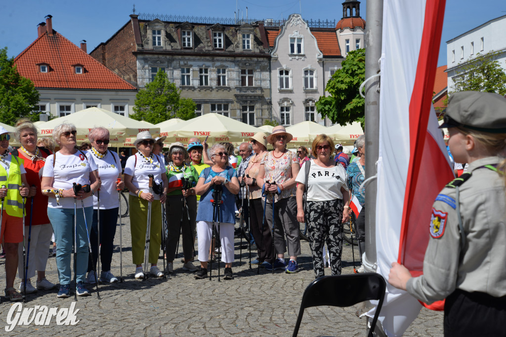 Tarnowskie Góry. Dzień Flagi na rynku