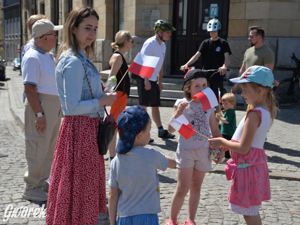 Tarnowskie Góry. Dzień Flagi na rynku