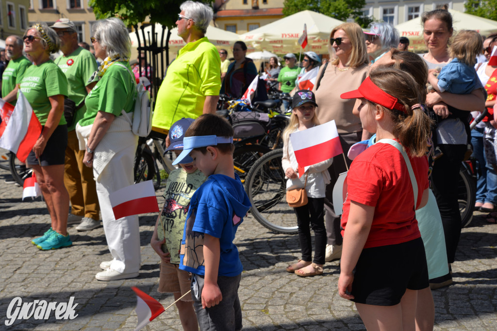 Tarnowskie Góry. Dzień Flagi na rynku
