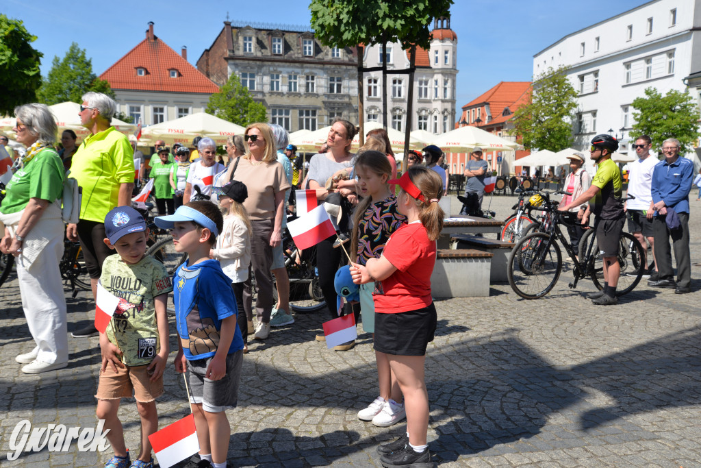 Tarnowskie Góry. Dzień Flagi na rynku