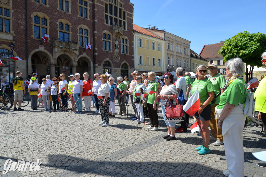 Tarnowskie Góry. Dzień Flagi na rynku