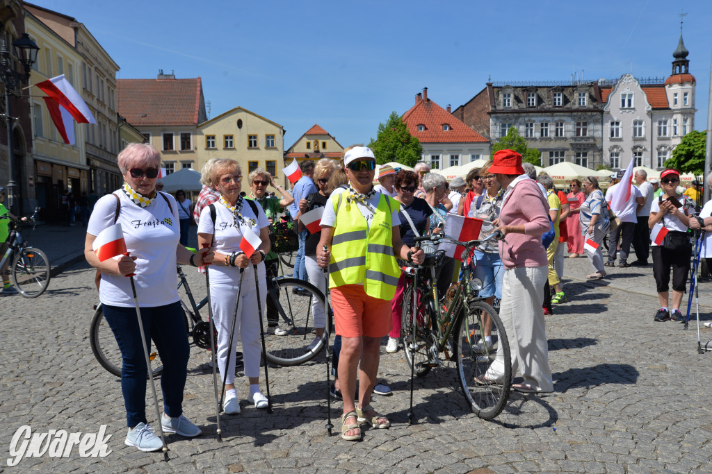 Tarnowskie Góry. Dzień Flagi na rynku