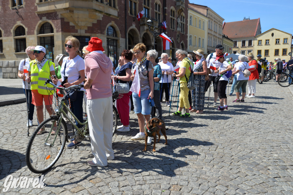Tarnowskie Góry. Dzień Flagi na rynku