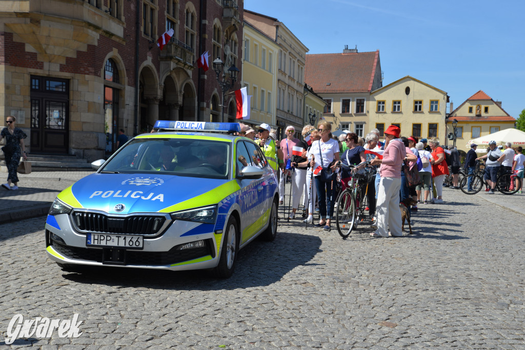 Tarnowskie Góry. Dzień Flagi na rynku