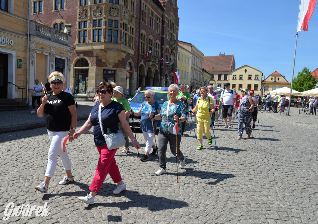 Tarnowskie Góry. Dzień Flagi na rynku