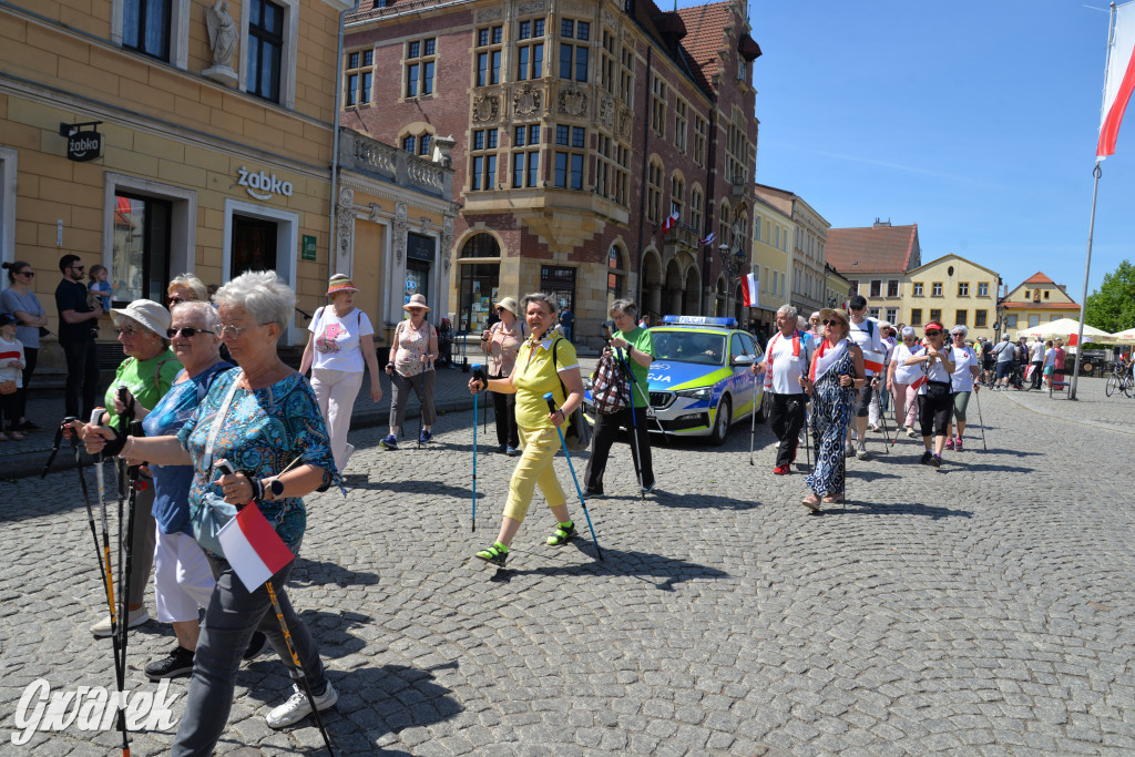 Tarnowskie Góry. Dzień Flagi na rynku