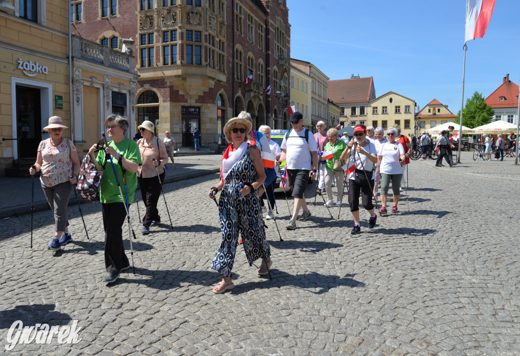 Tarnowskie Góry. Dzień Flagi na rynku