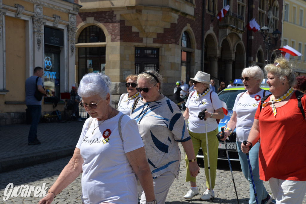 Tarnowskie Góry. Dzień Flagi na rynku