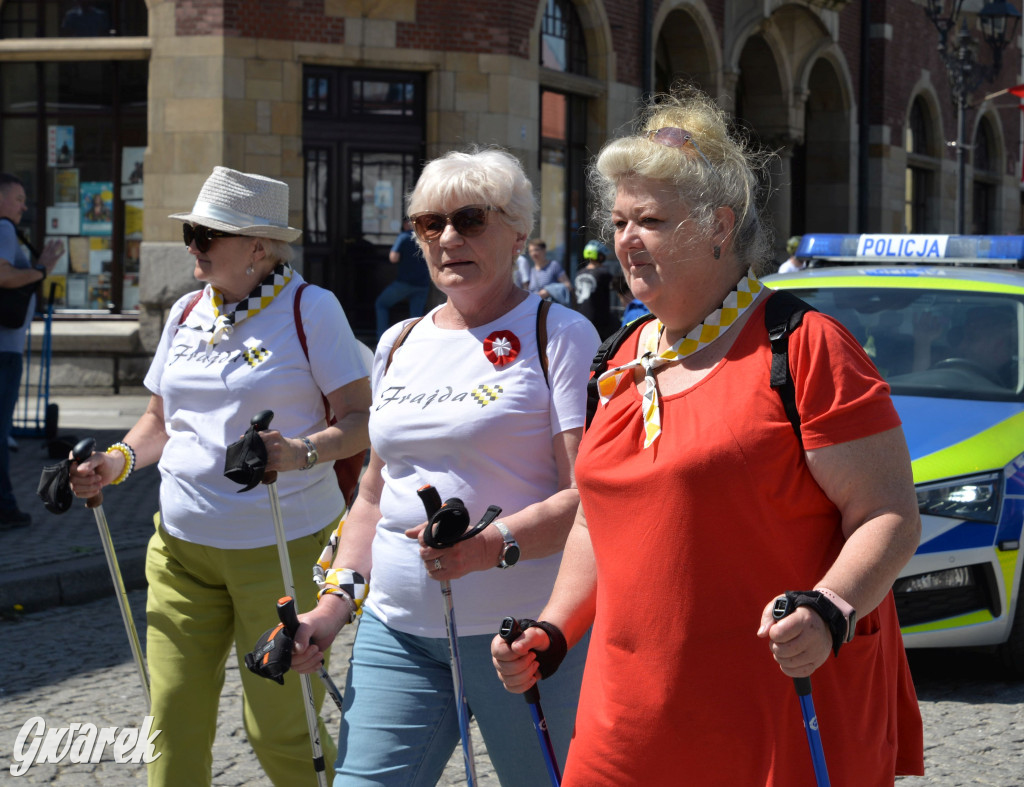 Tarnowskie Góry. Dzień Flagi na rynku