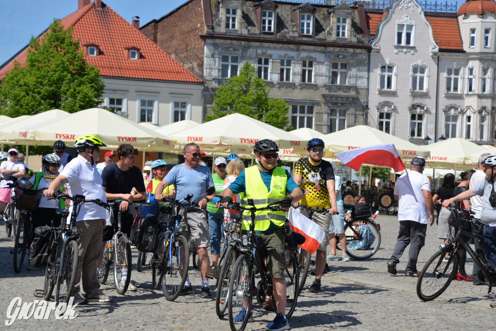 Tarnowskie Góry. Dzień Flagi na rynku