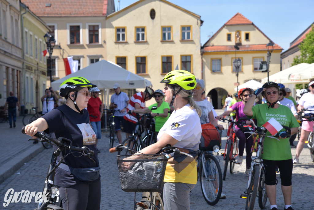 Tarnowskie Góry. Dzień Flagi na rynku