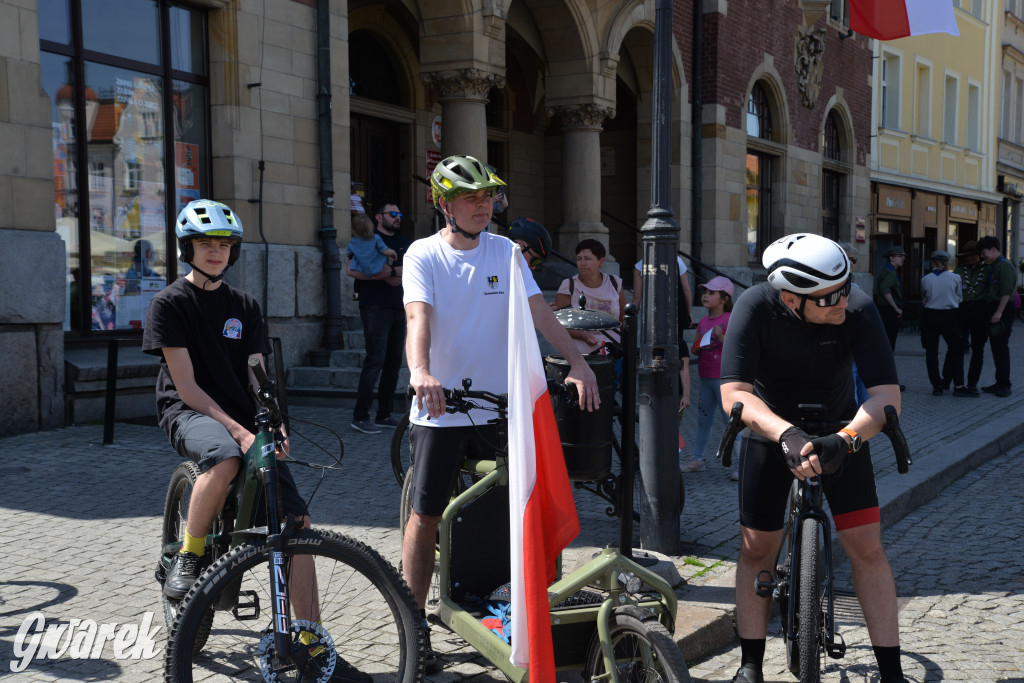Tarnowskie Góry. Dzień Flagi na rynku