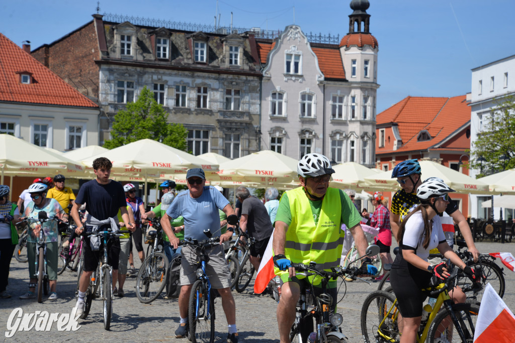 Tarnowskie Góry. Dzień Flagi na rynku