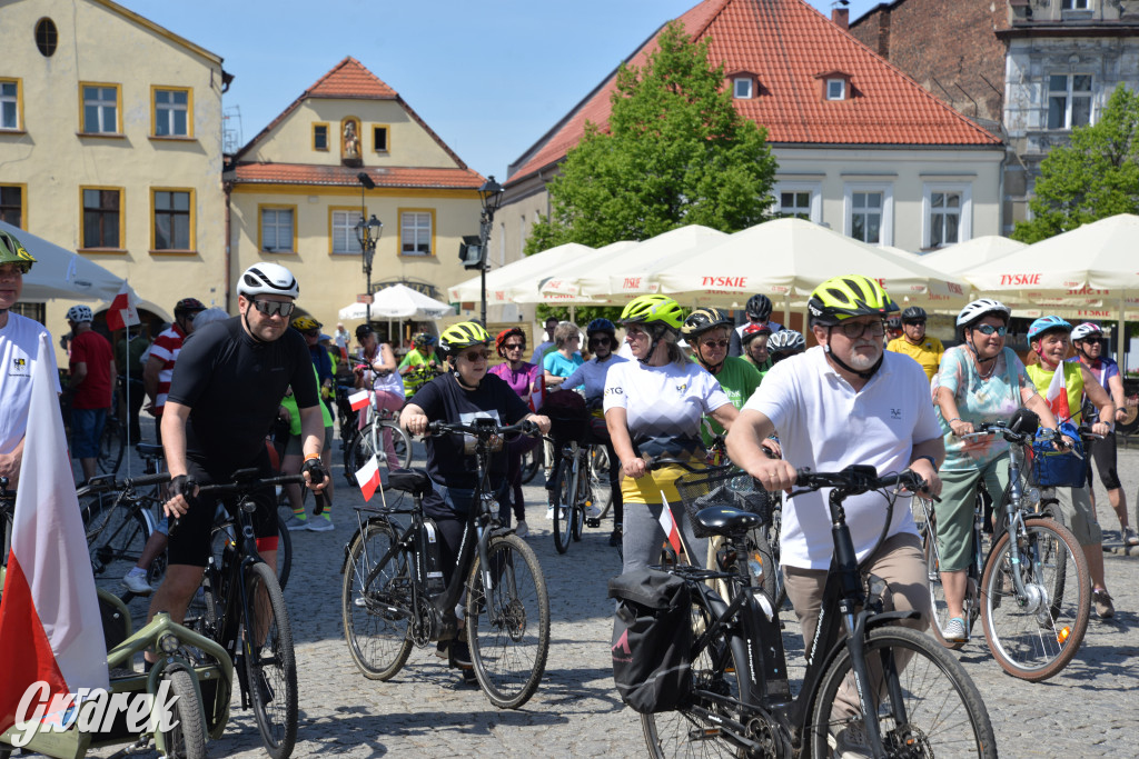 Tarnowskie Góry. Dzień Flagi na rynku