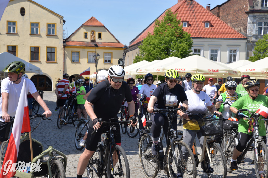 Tarnowskie Góry. Dzień Flagi na rynku