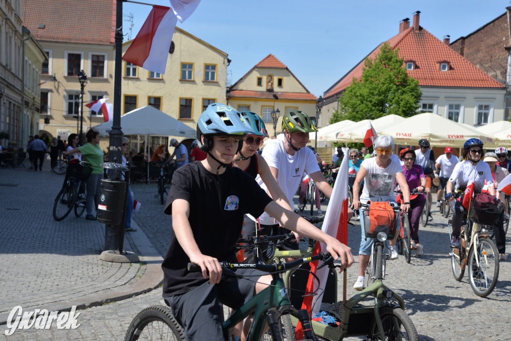 Tarnowskie Góry. Dzień Flagi na rynku