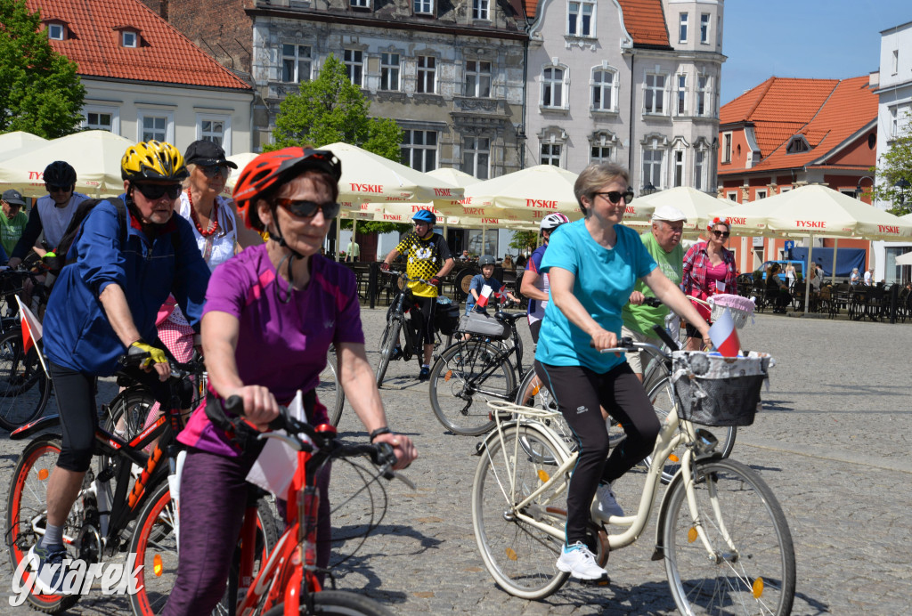 Tarnowskie Góry. Dzień Flagi na rynku