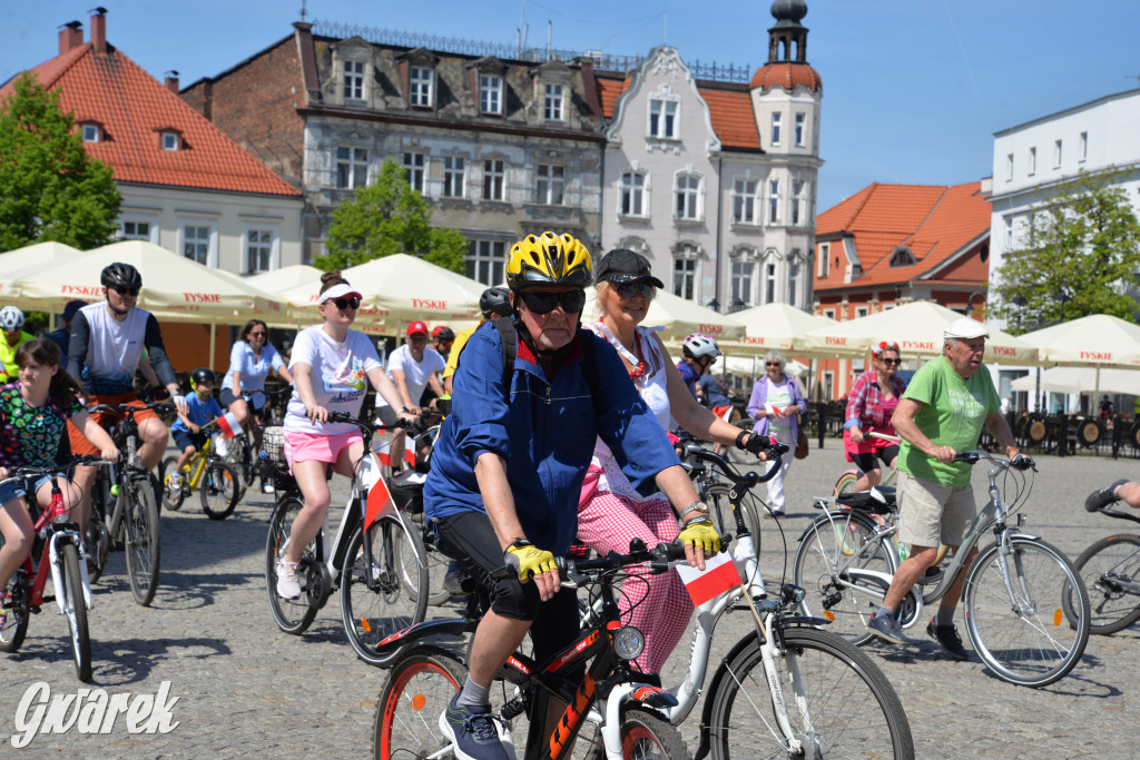 Tarnowskie Góry. Dzień Flagi na rynku