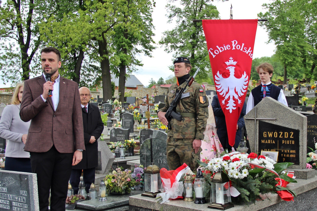 Radzionków. Oznaczyli groby