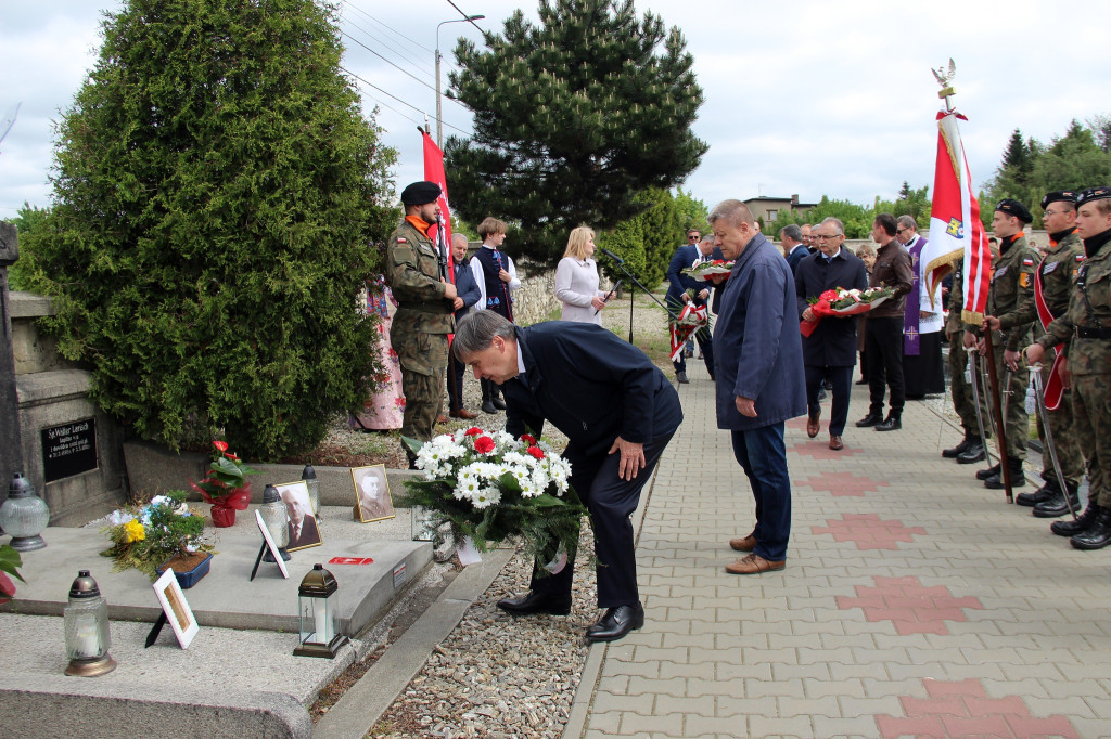 Radzionków. Oznaczyli groby