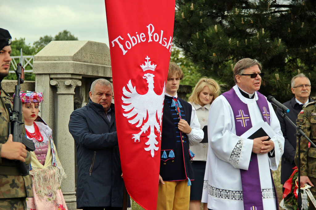 Radzionków. Oznaczyli groby