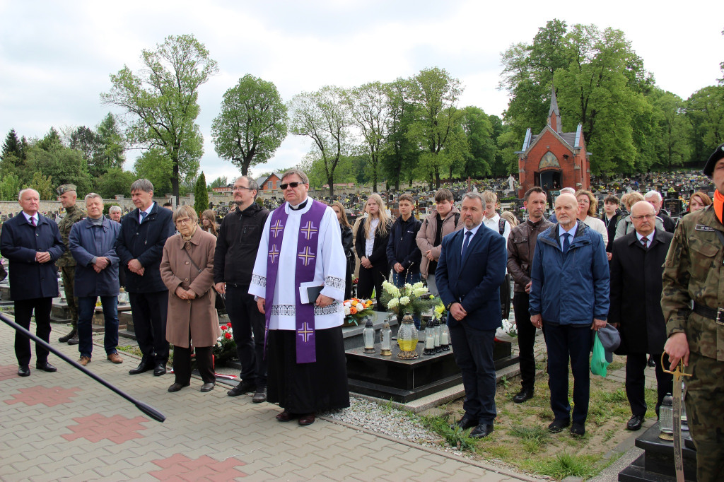 Radzionków. Oznaczyli groby