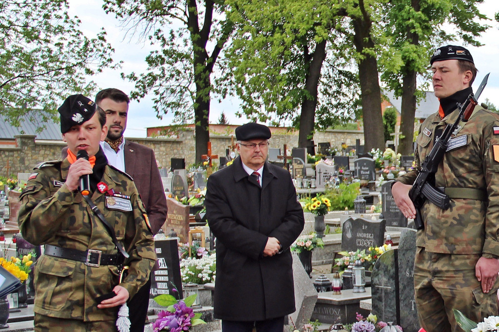 Radzionków. Oznaczyli groby