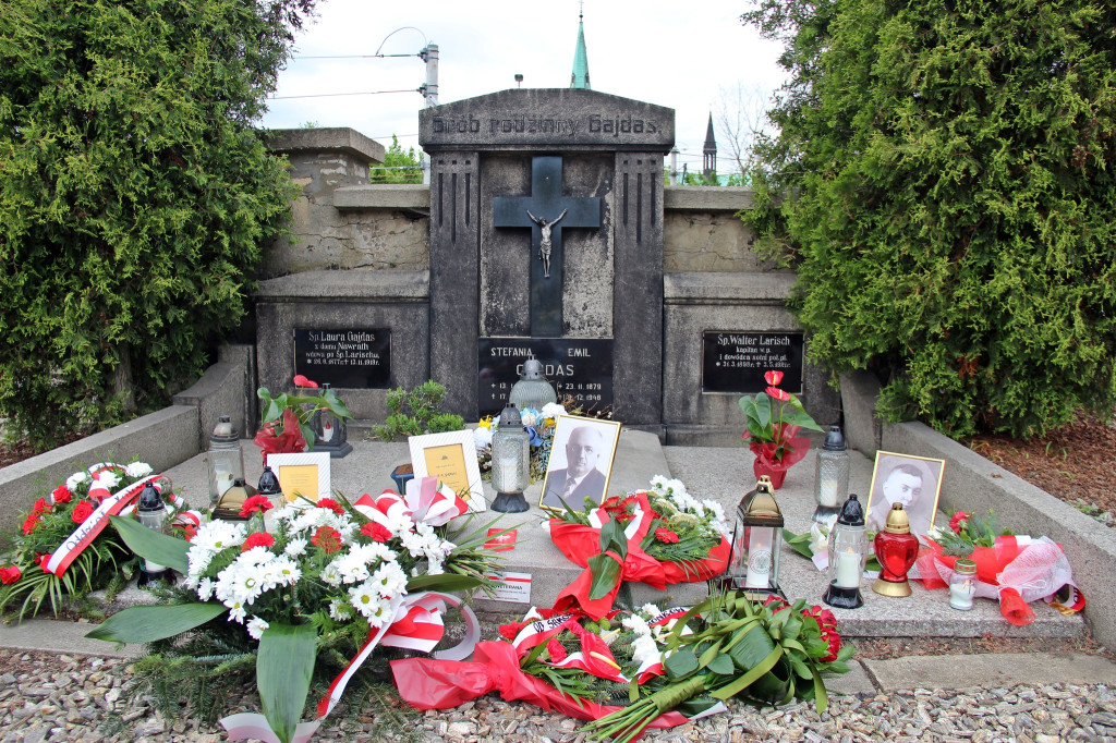 Radzionków. Oznaczyli groby