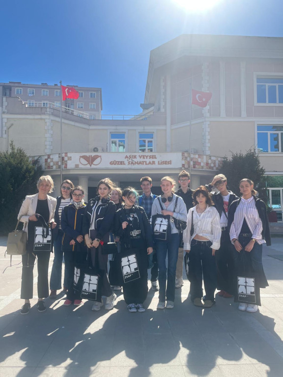 Graficy, styliści i licealiści z Plastyka w Turcji