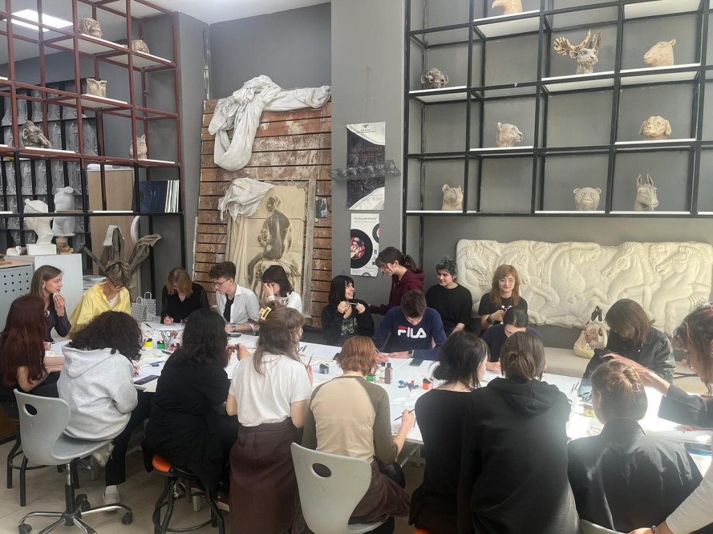 Graficy, styliści i licealiści z Plastyka w Turcji