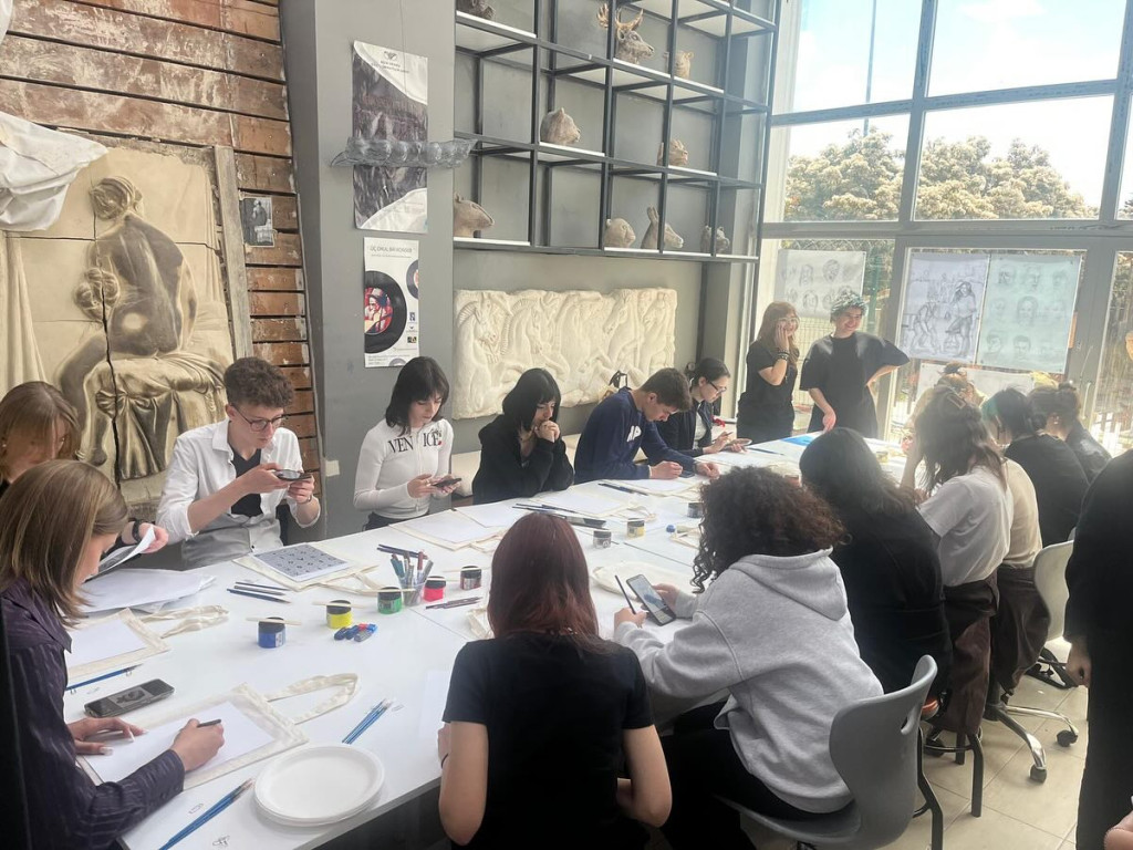 Graficy, styliści i licealiści z Plastyka w Turcji