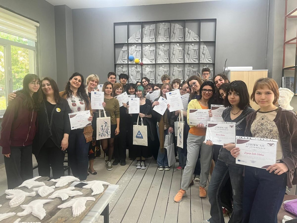 Graficy, styliści i licealiści z Plastyka w Turcji