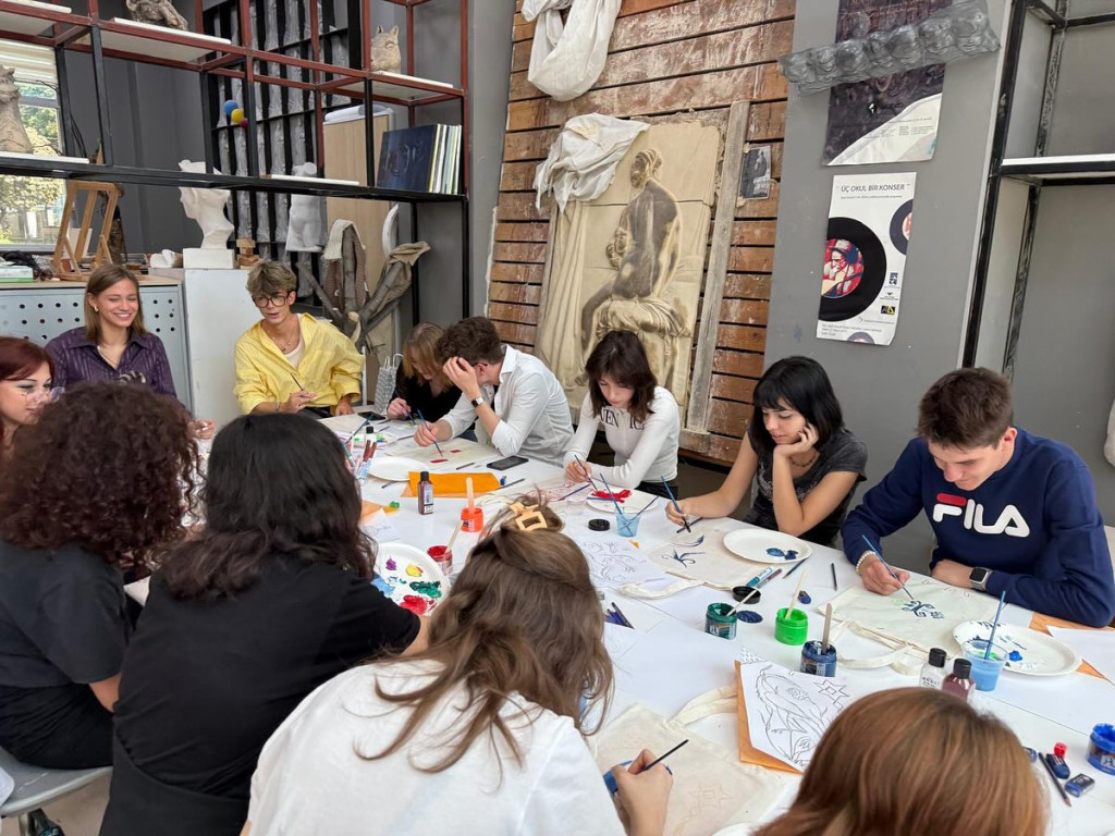 Graficy, styliści i licealiści z Plastyka w Turcji